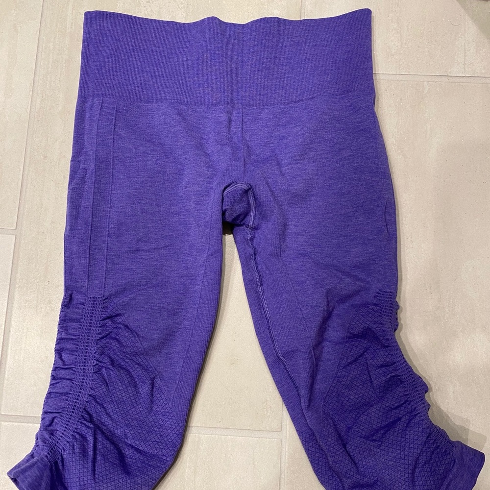 Lululemon purple scrunched crop leggings